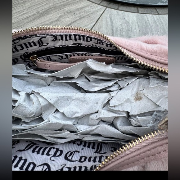 Juicy Couture  Let’s Get Cozy Shoulder Bag Dusty Blush  With Matching Wallet - Picture 8 of 8